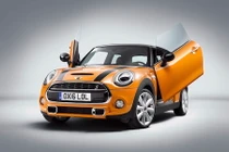 “Cá tháng tư” và những chiêu độc từ các hãng xe hơi