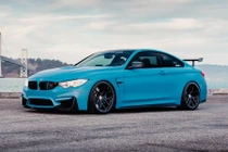 Xế độ thể thao BMW M4 khoác “áo xanh" cực độc