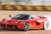 Các hãng xe cuối cùng sử dụng động cơ 12 xi-lanh