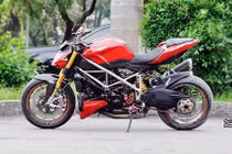Biker Sài Gòn lên “full đồ hiệu” cho Ducati Streetfighter S