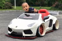 Xe ôtô hạng sang độ cả trăm triệu đồng của "đại gia nhí"