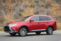 SUV Mitsubishi Outlander 2016 sắp về Việt Nam có gì?