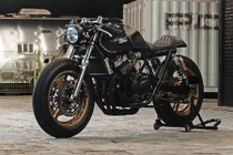 Ngắm bản độ cafe racer Honda CB400SF “siêu tối giản”