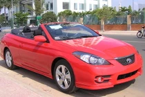 Soi "hàng độc" Toyota Camry mui trần giá 2 tỷ tại VN