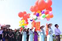 Lễ Thượng cờ Ngày hội thống nhất tại Đôi bờ Hiền Lương Bến Hải