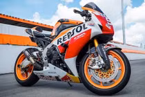 Dân chơi Việt chi trăm triệu độ siêu môtô Honda CBR1000RR