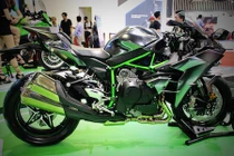 Môtô "khủng” Kawasaki Ninja H2 Carbon tiền tỷ tại VN