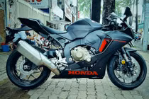 Siêu môtô Honda CBR1000RR 2017 giá gần 1 tỷ đồng tại VN