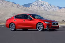 “Đấu” Mercedes C-Class, xe sang Infiniti Q50 2018 có gì?