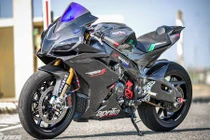 Siêu môtô Aprilia RSV4 APRC độ “full bài” xe đua WSBK