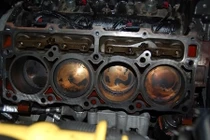 Tuyệt chiêu làm sạch động cơ xe hơi không cần “bổ máy“