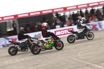 Dân chơi quốc tế biểu diễn môtô PKL “cực đỉnh” tại Việt Nam