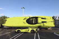 Mua siêu du thuyền 50 tỷ “khuyến mãi” Lamborghini Aventador 