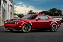 Dodge Challenger Hellcat 2018 “thêm cơ bắp” giá 1,6 tỷ đồng