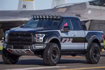 Ford F150 Raptor máy bay tàng hình F-22 “chốt giá” 6,8 tỷ
