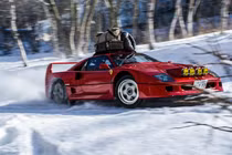 Dân chơi Nhật lắp xích vào siêu xe Ferrari F40 "nghịch tuyết"