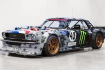 Ford Mustang 1965 "siêu khủng" của stunter Ken Block