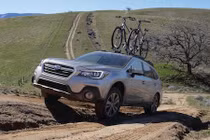 Cặp đôi Subaru Legacy & Outback 2018 “chốt giá” 504 triệu