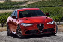 “Chốt giá” 858 triệu, Alfa Romeo Giulia có gì để đấu BMW?