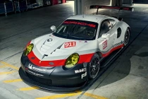 Siêu xe đua Porsche 911 RSR thống trị đường đua 2017