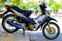 Dân chơi miền Tây độ Honda Wave màu mè nhưng “chất" 