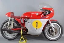 Môtô cổ MV Agusta 500 “hàng nhái” thét giá hơn 6 tỷ 