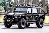 "Soi" siêu SUV Land Rover Defender khủng từ phim 007