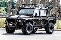 "Soi" siêu SUV Land Rover Defender khủng từ phim 007