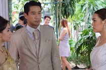 Vợ dắt con đi chụp ảnh gặp chuyện động trời liền ra tay