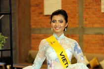 Ngọc Châu mặc áo dài xuyên thấu lộ nội y thi nhan sắc gây tranh cãi