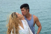 Ngân 98 tình tứ bên Lương Bằng Quang mặc scandal lộ clip nóng