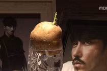 Khoai tây mọc mầm bỏ vào cốc nước trang trí sang chảnh như tiền triệu