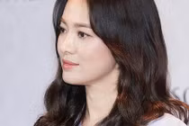 Sau tin đồn ly hôn, Song Hye Kyo đẹp bất chấp chồng lặn mất tăm