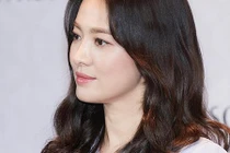 Sau tin đồn ly hôn, Song Hye Kyo đẹp bất chấp chồng lặn mất tăm