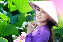 Sao Việt đẹp ngỡ ngàng khi tạo dáng ở đầm sen