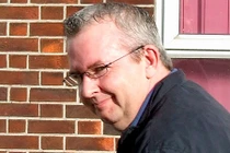 Tán đổ chị em trên mạng, người đàn ông dùng chiêu kỳ quái dụ lên giường