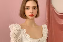 Những cô gái được dân mạng so sánh với "búp bê sống"