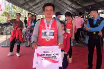 Sau khi thôi việc, ông Đoàn Ngọc Hải chạy marathon và đoạt huy chương