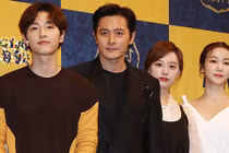 Song Joong Ki lộ diện bên tiểu tam tin đồn, không đeo nhẫn cưới