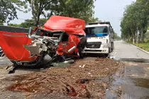 Cuộn thép đứt xích đè nát cabin gây ra cảnh tượng kinh hoàng