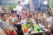 Bị nghi là kẻ thứ 3, cô gái nắm tay Thanh Bình lên tiếng