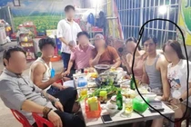 Bị nghi là kẻ thứ 3, cô gái nắm tay Thanh Bình lên tiếng