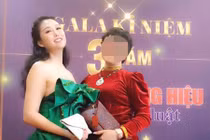 Phi Thanh Vân khoe vẻ gợi cảm hậu dao kéo lần thứ 21