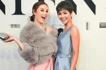 Loạt ảnh H’hen Niê bên HH Catriona Gray khiến fan quốc tế phát sốt