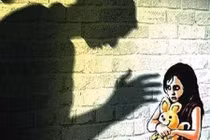 Vì sao bố mẹ không nên ghi thông tin cá nhân lên cặp sách của con?