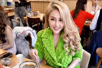 Sau ồn ào đoạt á hậu, Ngân 98 khoe vẻ rạng rỡ tại Hàn Quốc