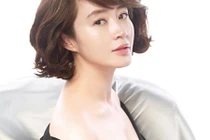Nhan sắc trẻ đẹp, quyến rũ ở tuổi 49 của Kim Hye Soo 