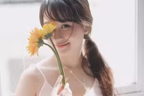 Nhan sắc trong veo nhìn là mê của hot girl 9x đóng “Mắt biếc”