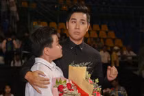 Nguyên Khang xin lỗi sau sự cố đọc nhầm kết quả Giọng hát Việt nhí