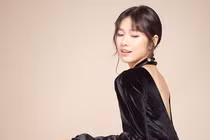 Vẻ gợi cảm của Oanh Kiều suýt bán nude trong “Tiếng sét trong mưa“